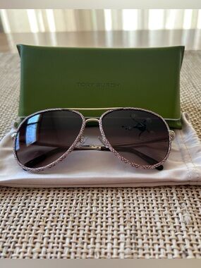 New Tory Burch 60mm Light Gold/ Brown Monogram Wrap / Brown Gradient Lens w/Case